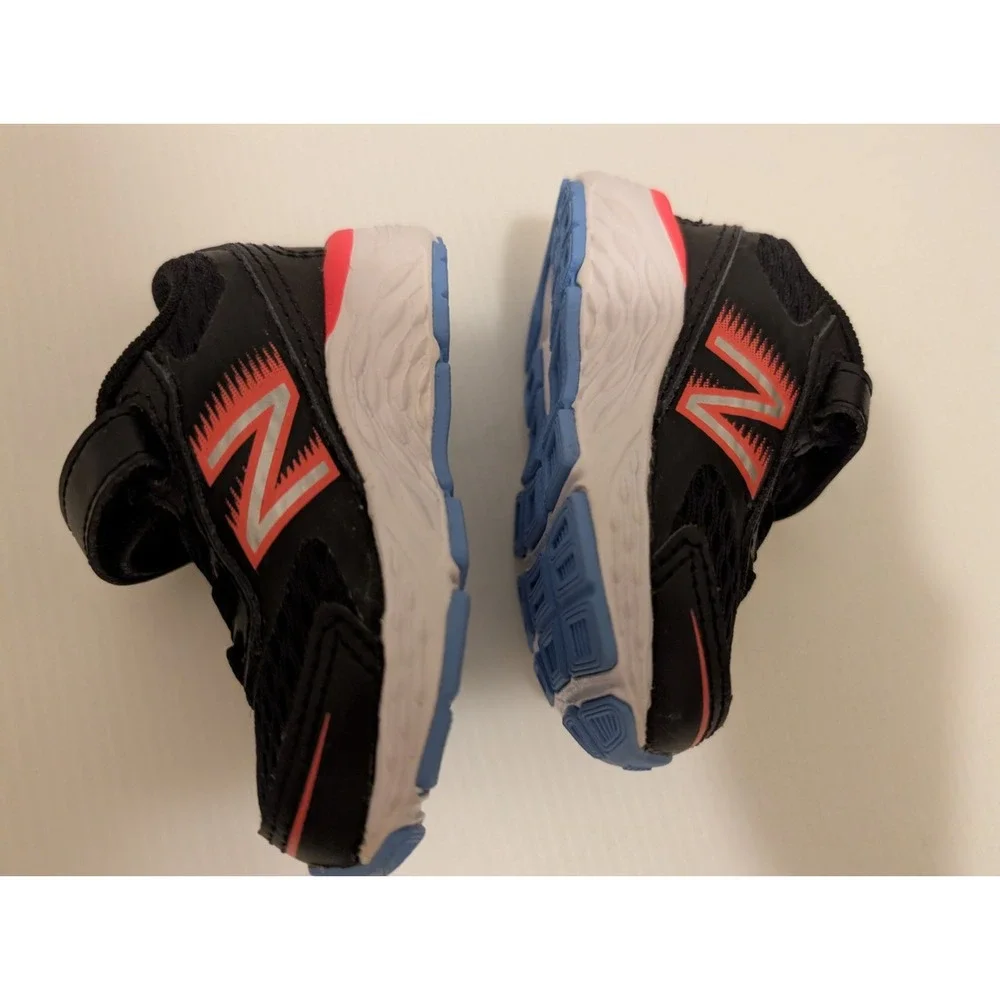 New Balance Kid Shoes Size 2 Infant‎ 680 V6 Hook and Loop Running Shoe